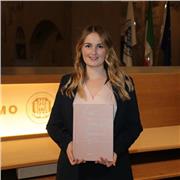 educatrice e docente per aiuto compiti principalmente materie umanistiche